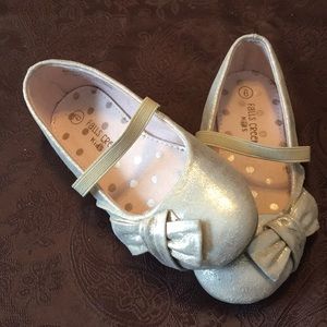 Great condition gold dress shoes